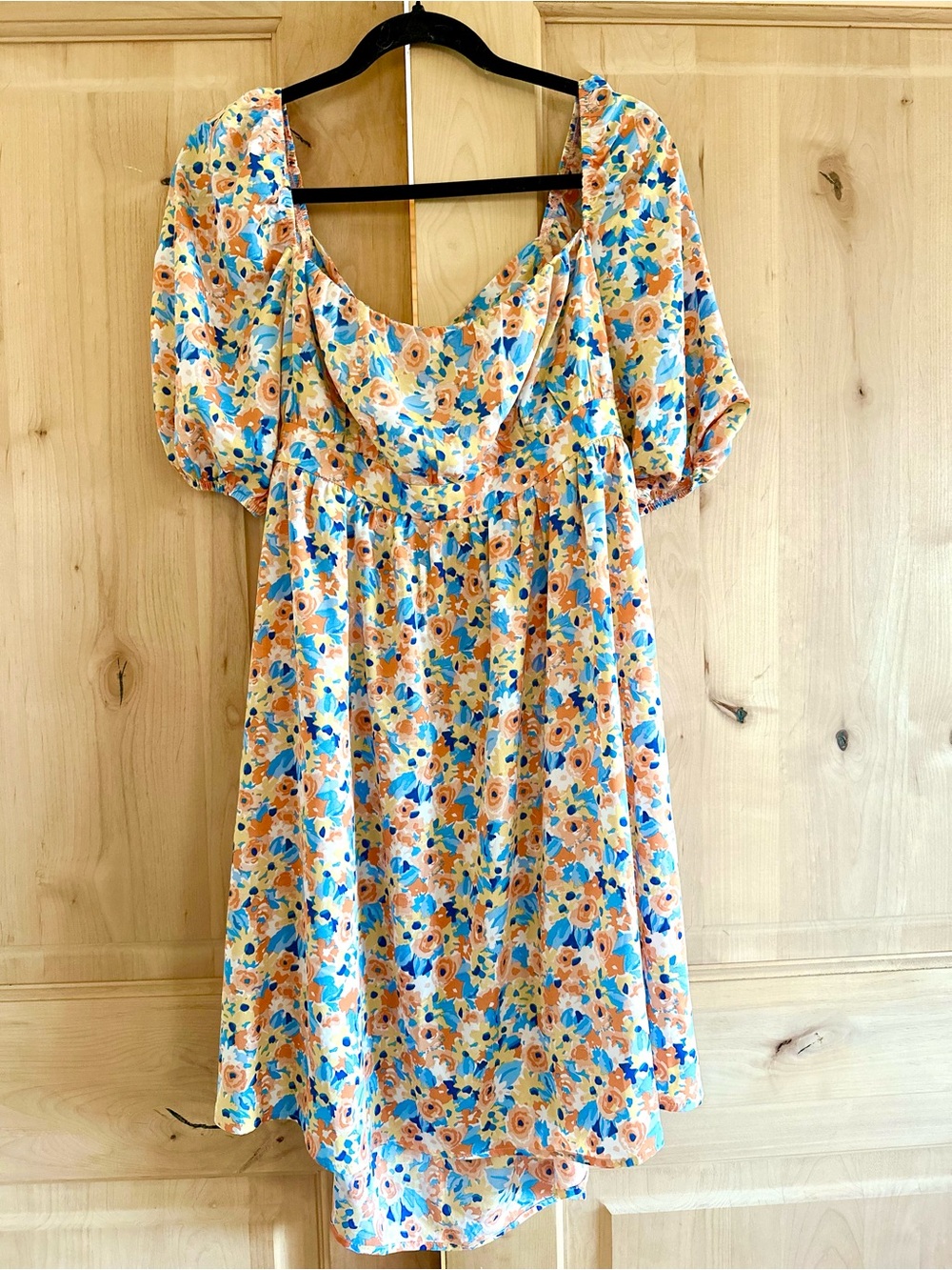 Floral Puff-Sleeve Open Back Maternity Dress